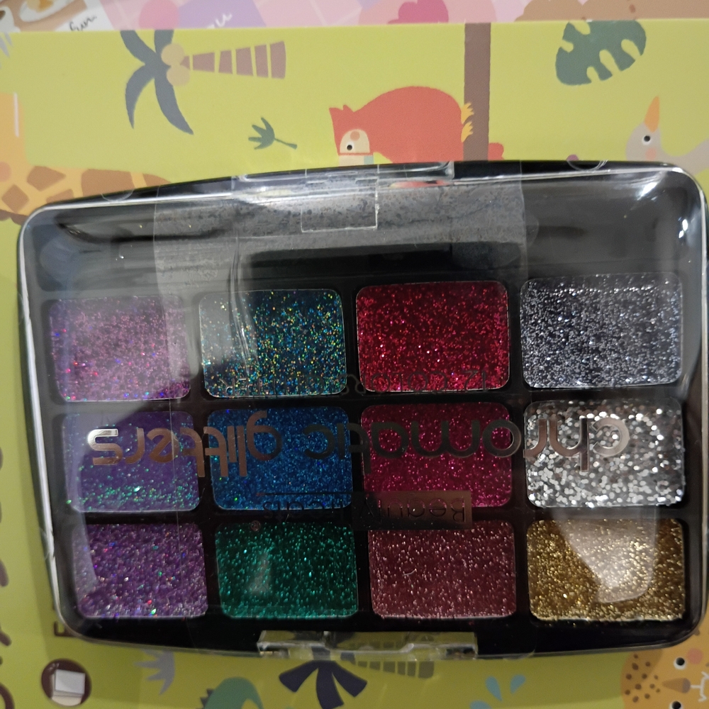 Glamorous Sparkle Eyeshadow Palette - Purple, Green, Red, Silver, Gold